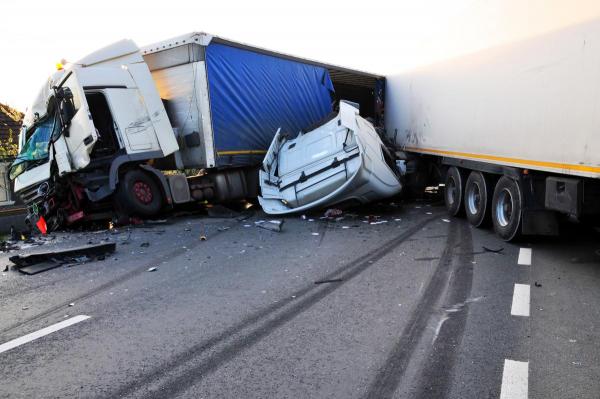 What to Do After an Accident With a Semi-Truck | Cottonwood