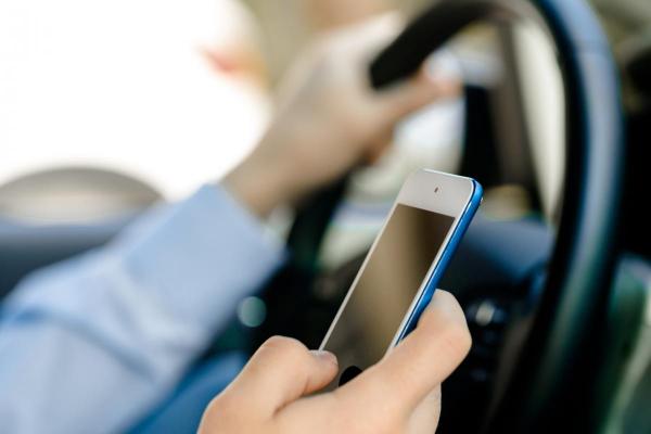 How to Recognize Distracted Driving Before It's Too Late | Ariz.