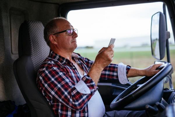 truck driver texting while driving 