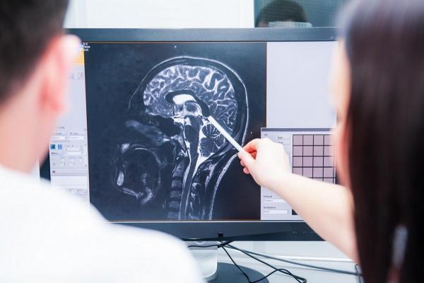 doctor and patient reviewing diagnostic imagery after a brain injury